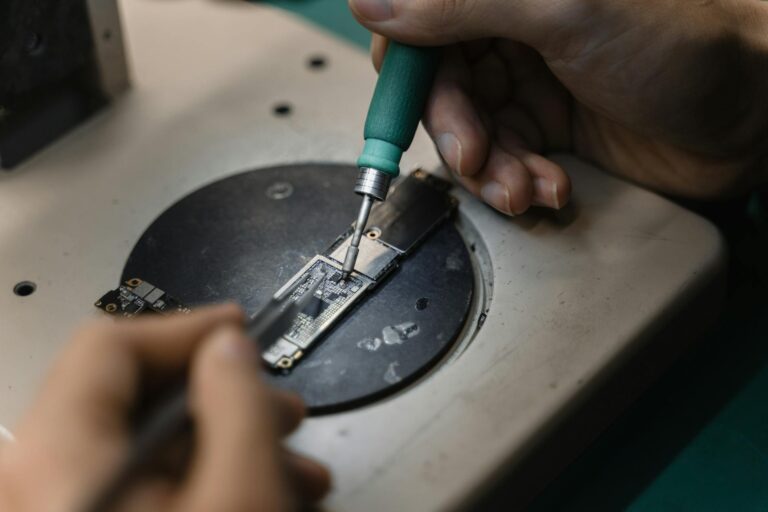 Miért érdemes idén olyan elektronikai eszközöket választani, amik házilag is szerelhetőek?